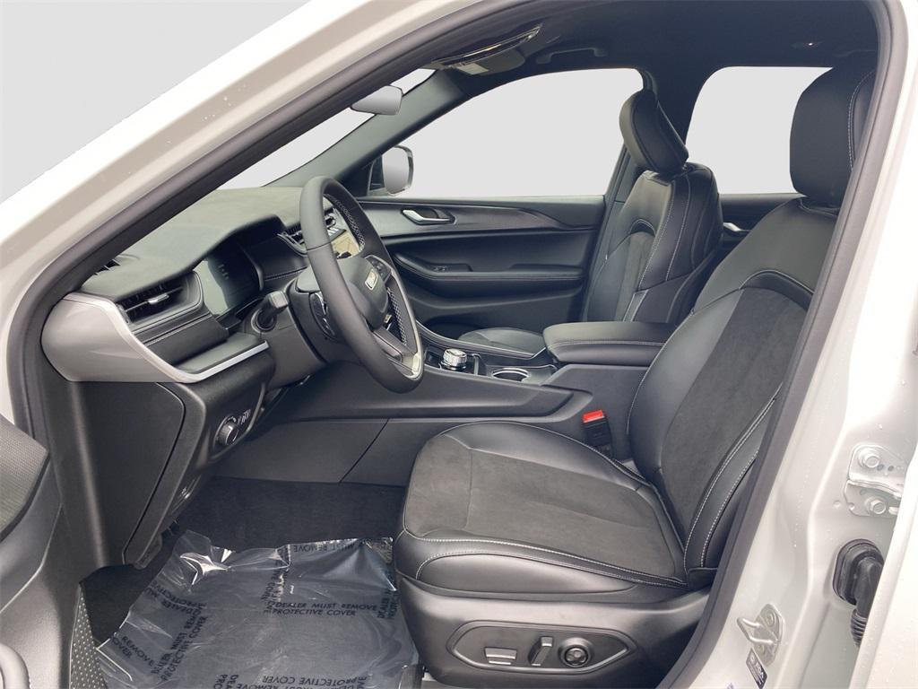 new 2025 Jeep Grand Cherokee car, priced at $48,275