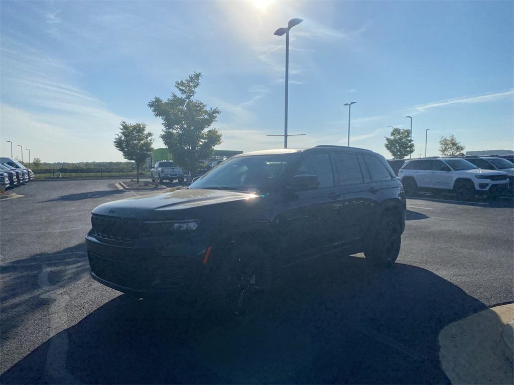 new 2025 Jeep Grand Cherokee car, priced at $49,370