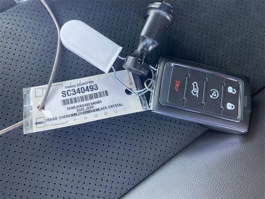 new 2025 Jeep Grand Cherokee car, priced at $49,370