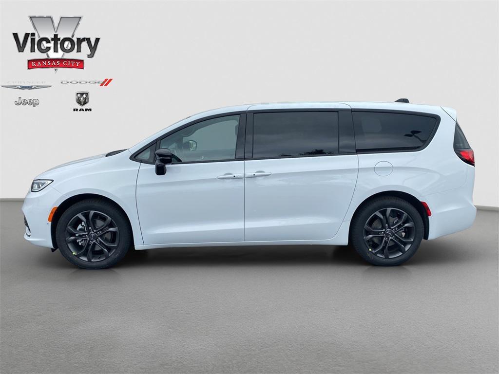 new 2026 Chrysler Pacifica car, priced at $47,290