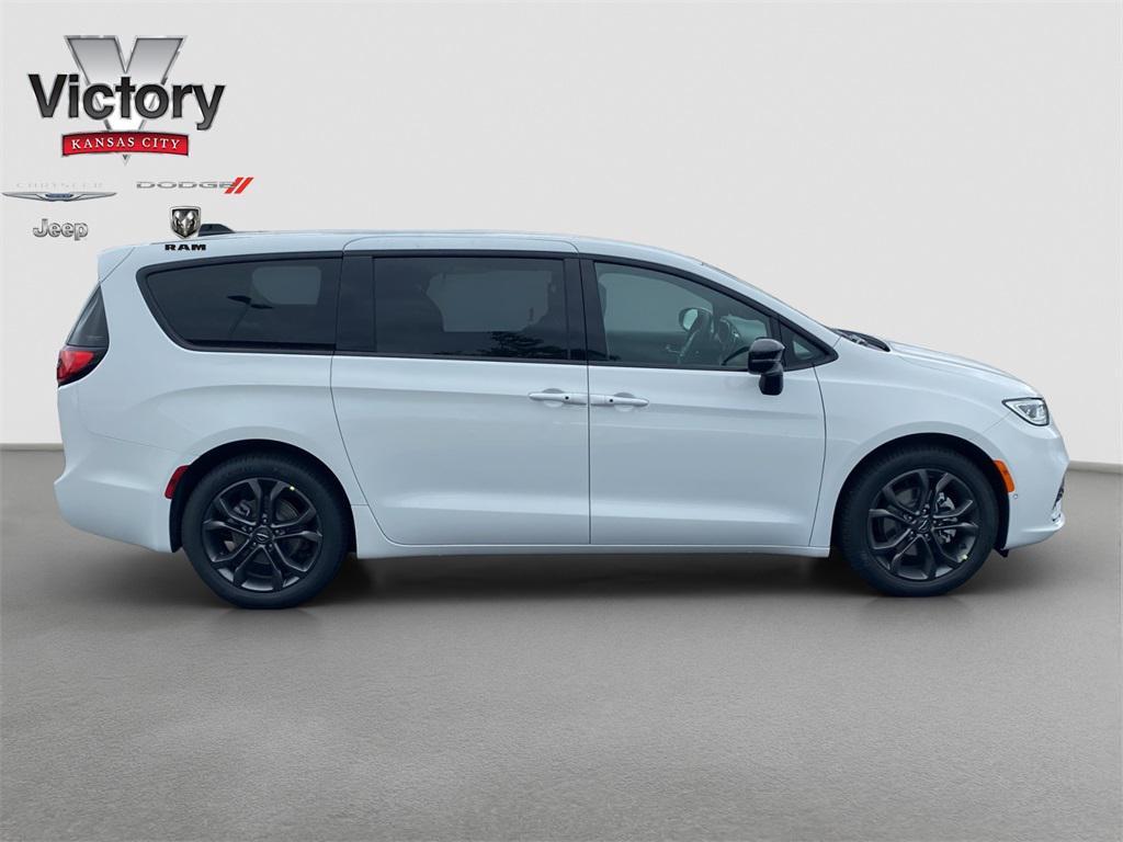 new 2026 Chrysler Pacifica car, priced at $47,290