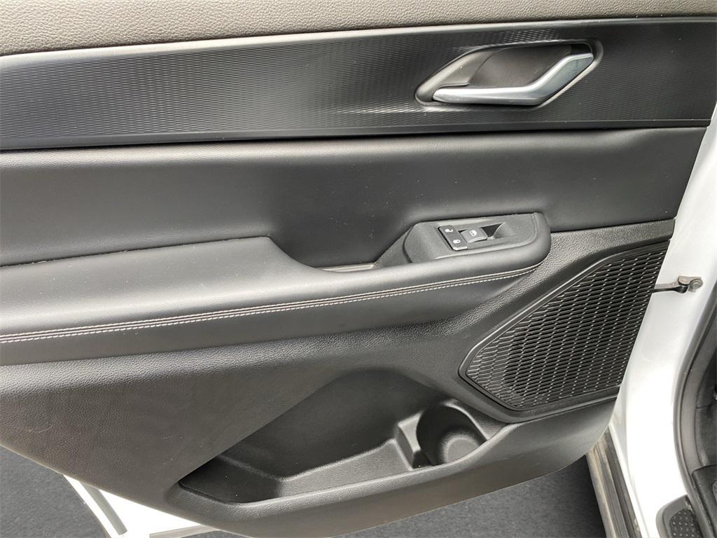 used 2024 Jeep Grand Cherokee L car, priced at $26,995