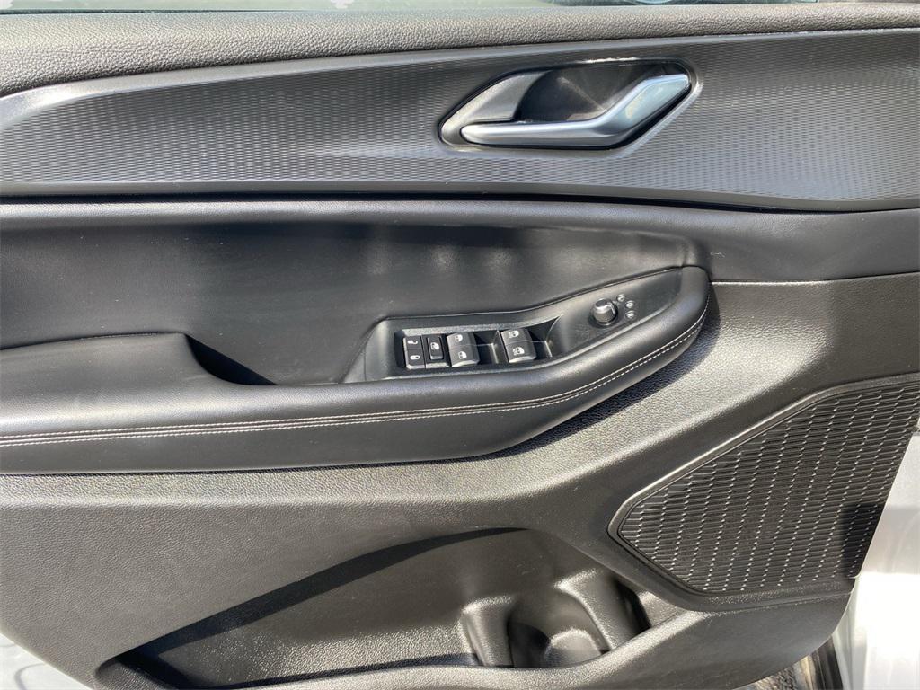 used 2024 Jeep Grand Cherokee L car, priced at $27,995