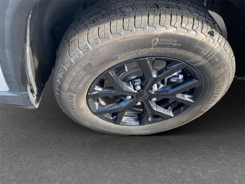 used 2024 Jeep Grand Cherokee L car, priced at $27,995