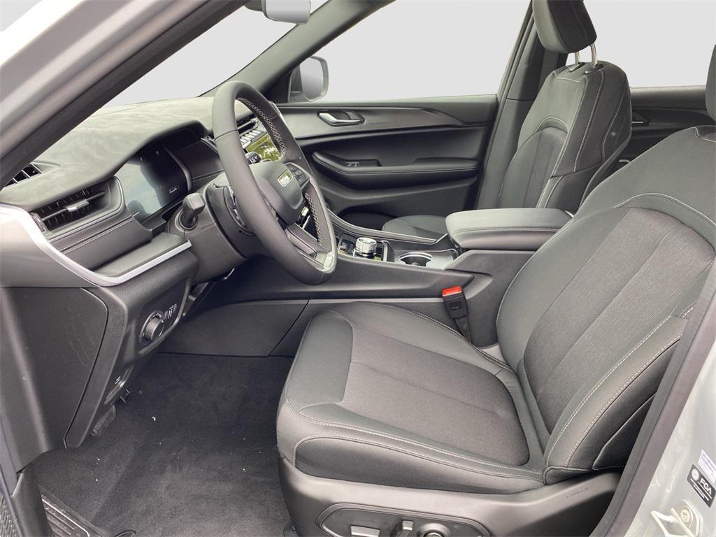 new 2025 Jeep Grand Cherokee car, priced at $44,170