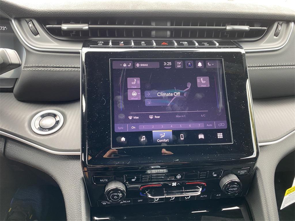 new 2025 Jeep Grand Cherokee car, priced at $44,170