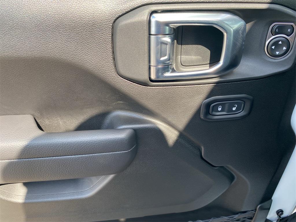 new 2025 Jeep Wrangler car, priced at $53,640