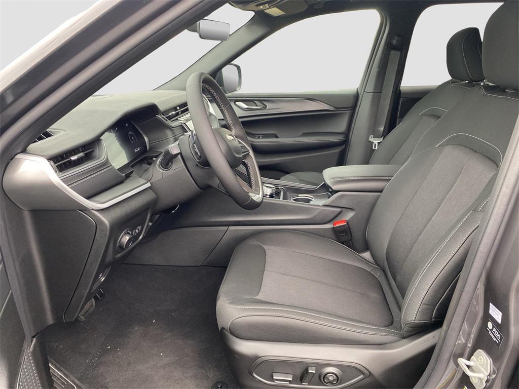 new 2025 Jeep Grand Cherokee car, priced at $42,375