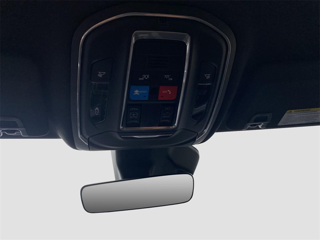 new 2025 Jeep Grand Cherokee car, priced at $42,375