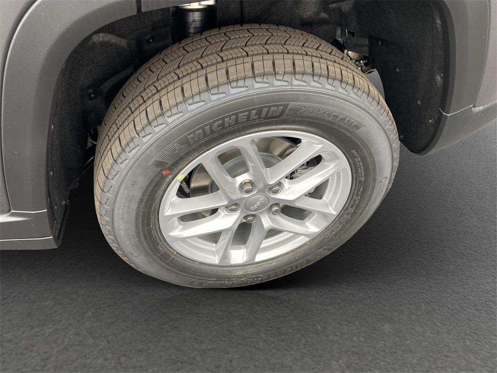 new 2025 Jeep Grand Cherokee car, priced at $42,375