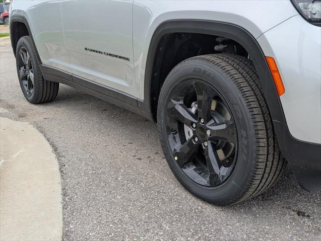 new 2025 Jeep Grand Cherokee car, priced at $48,670