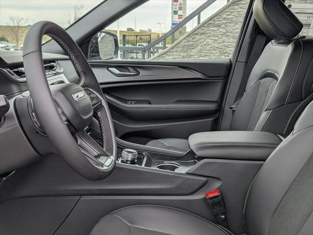 new 2025 Jeep Grand Cherokee car, priced at $48,670