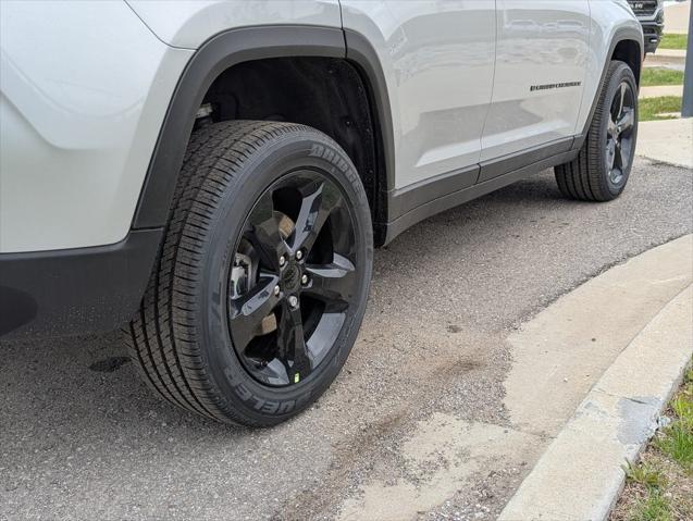 new 2025 Jeep Grand Cherokee car, priced at $48,670