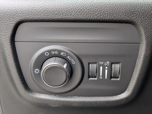 new 2025 Jeep Grand Cherokee car, priced at $48,670