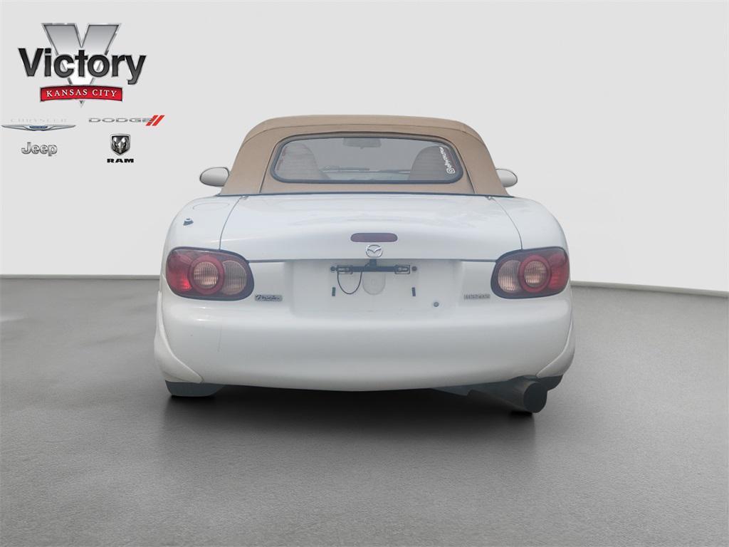 used 2002 Mazda MX-5 Miata car, priced at $8,995