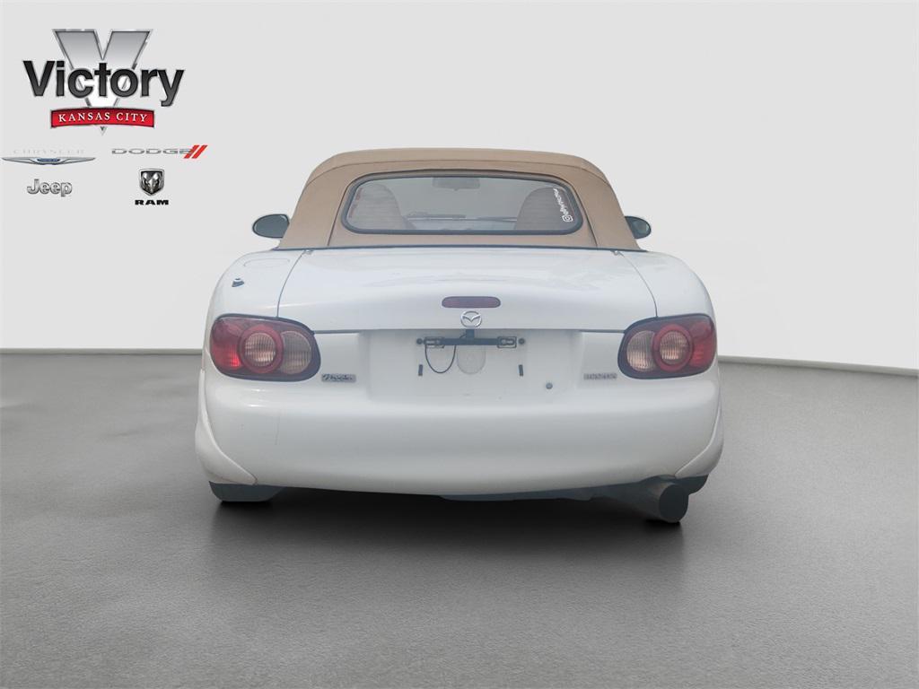 used 2002 Mazda MX-5 Miata car, priced at $8,995