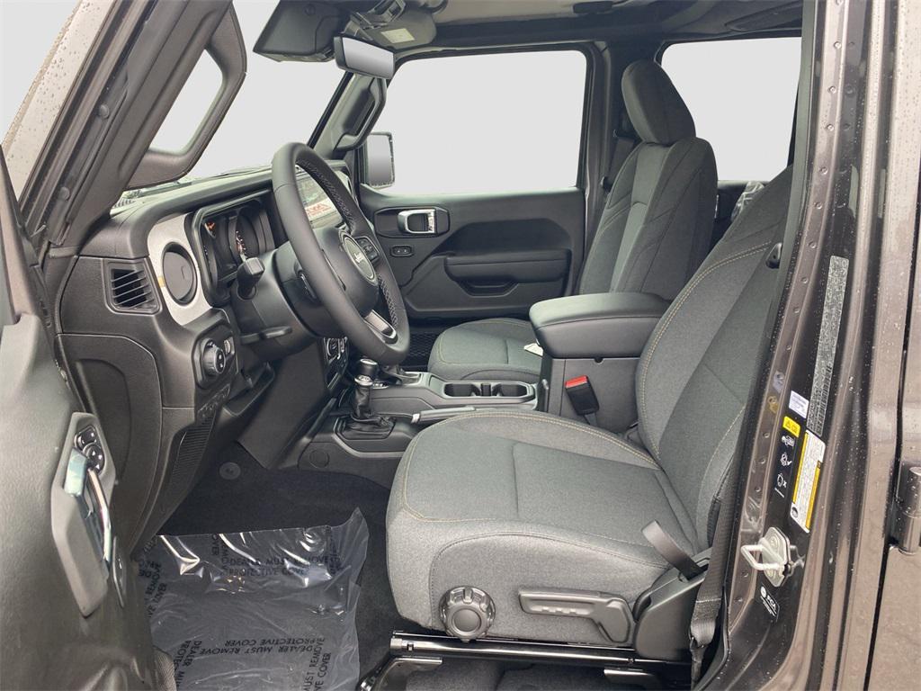 new 2025 Jeep Gladiator car, priced at $50,640
