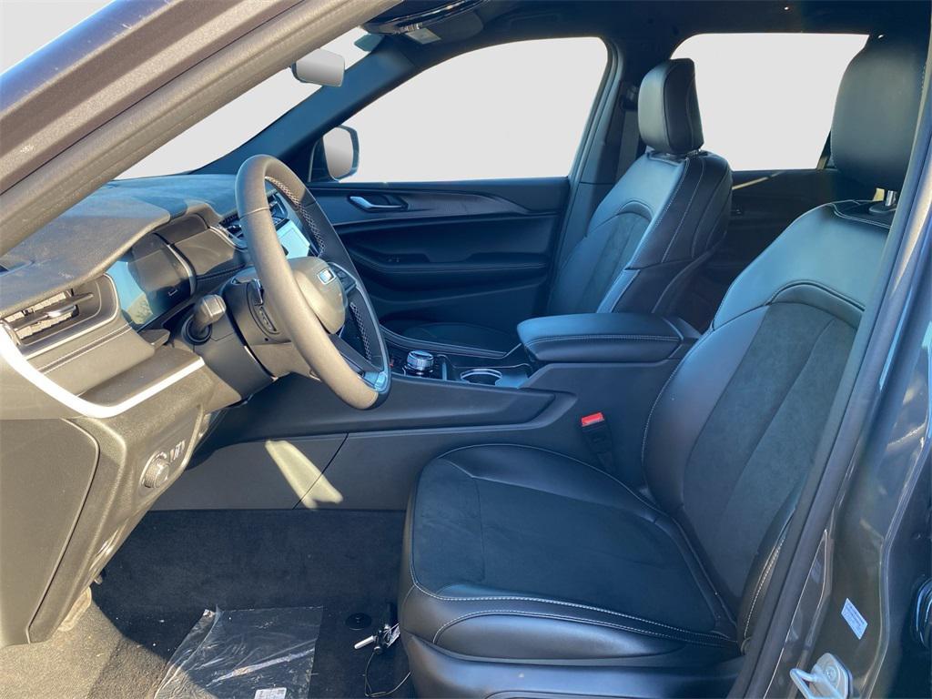 new 2025 Jeep Grand Cherokee car, priced at $48,870