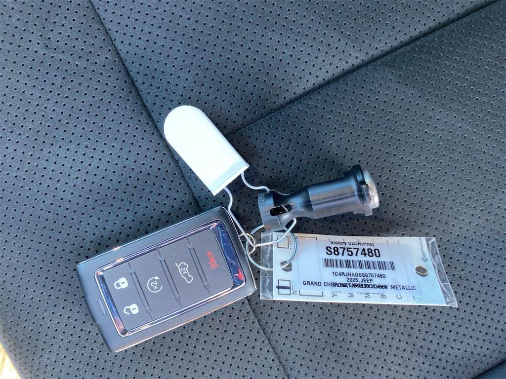 new 2025 Jeep Grand Cherokee car, priced at $48,870