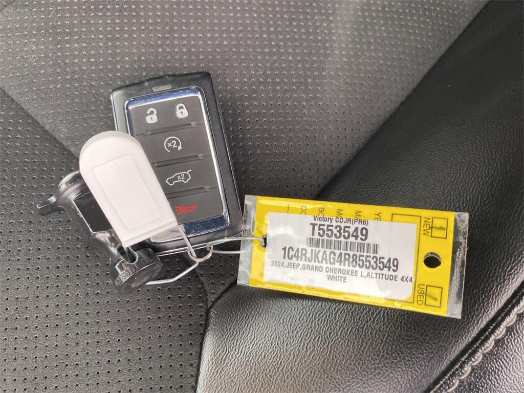 used 2024 Jeep Grand Cherokee L car, priced at $27,995