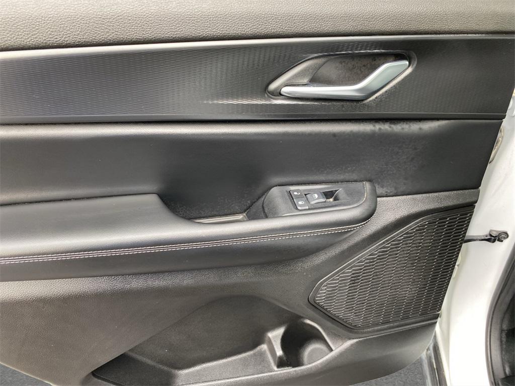 used 2024 Jeep Grand Cherokee L car, priced at $27,995