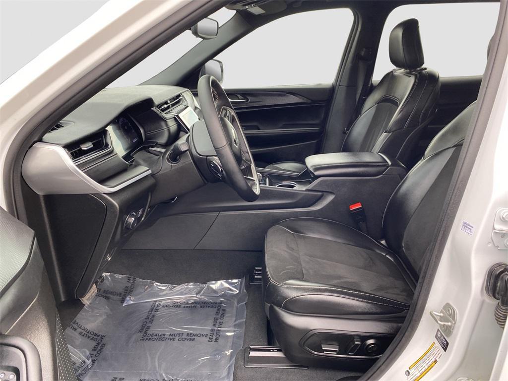 used 2024 Jeep Grand Cherokee L car, priced at $27,995