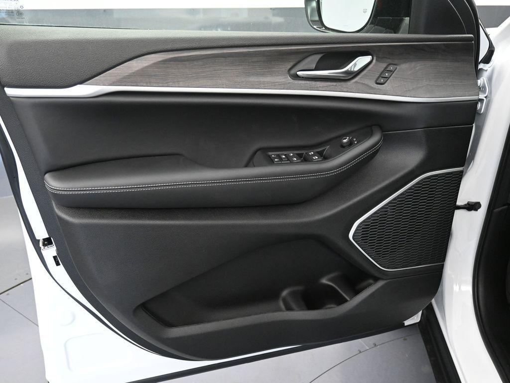 new 2025 Jeep Grand Cherokee L car, priced at $53,090