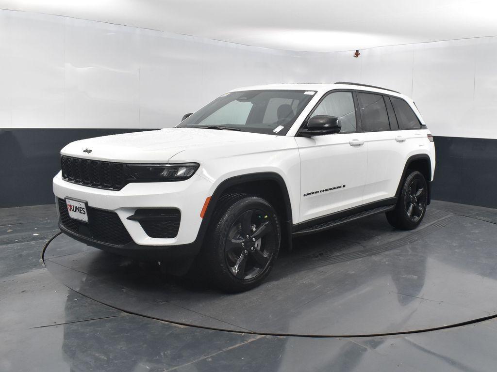 new 2025 Jeep Grand Cherokee car, priced at $40,782