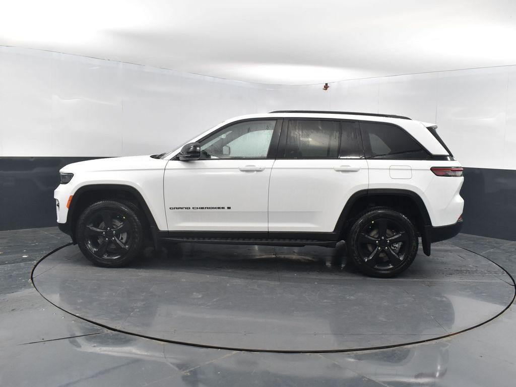 new 2025 Jeep Grand Cherokee car, priced at $40,782