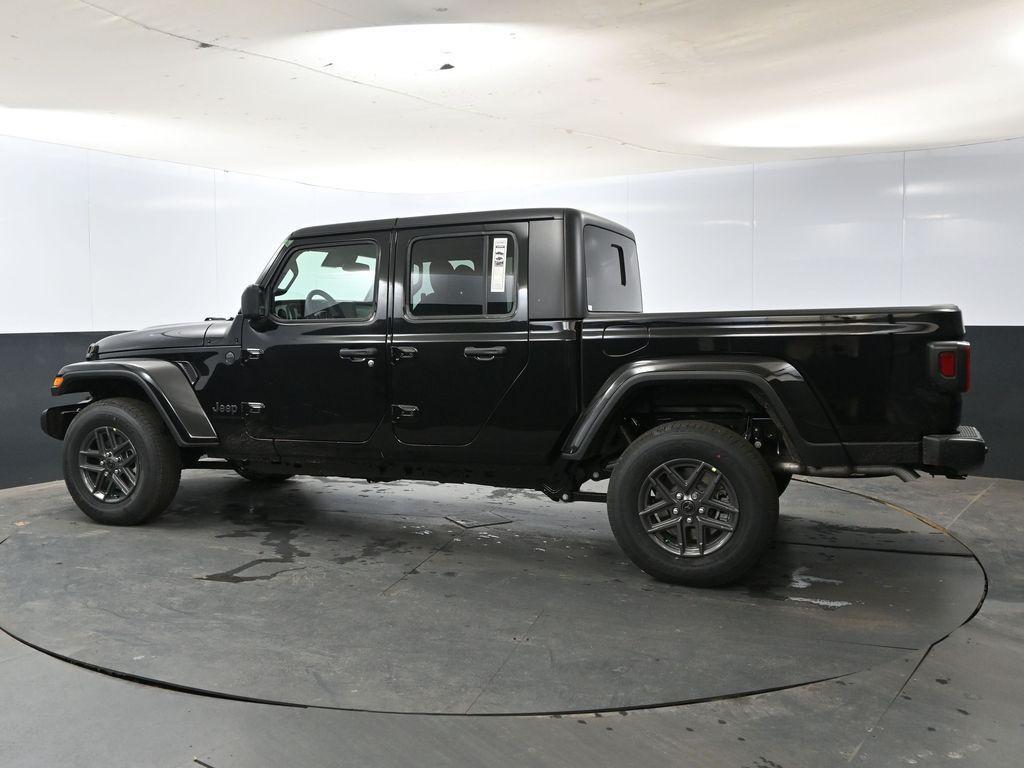 new 2025 Jeep Gladiator car, priced at $45,742