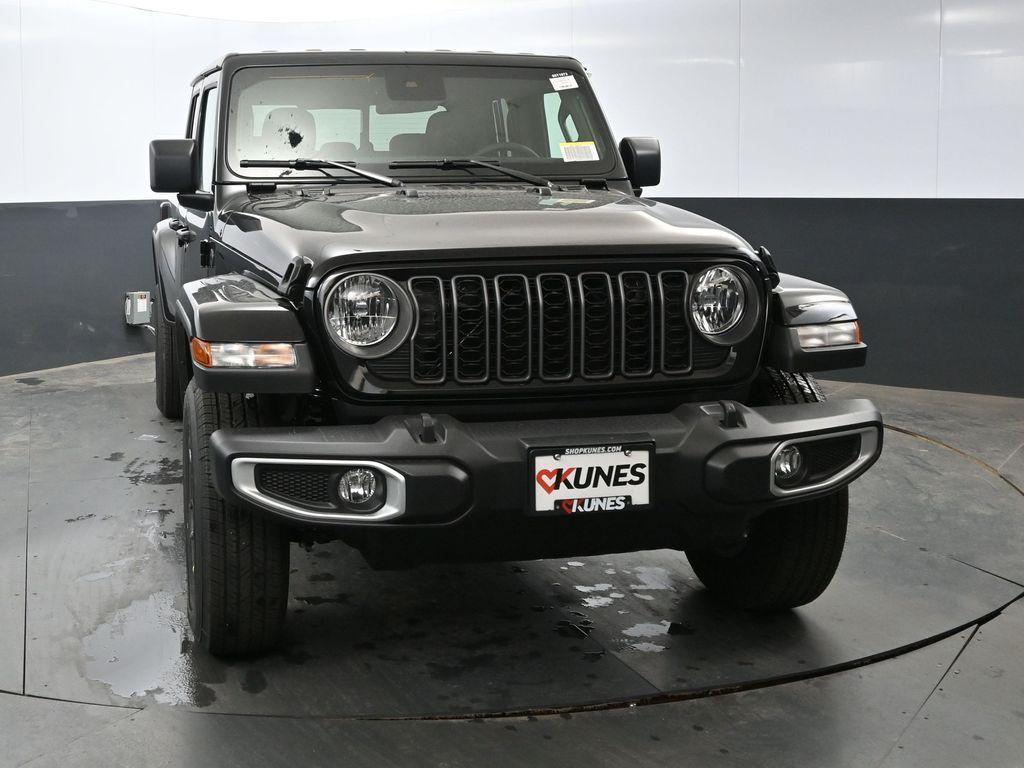 new 2025 Jeep Gladiator car, priced at $45,742