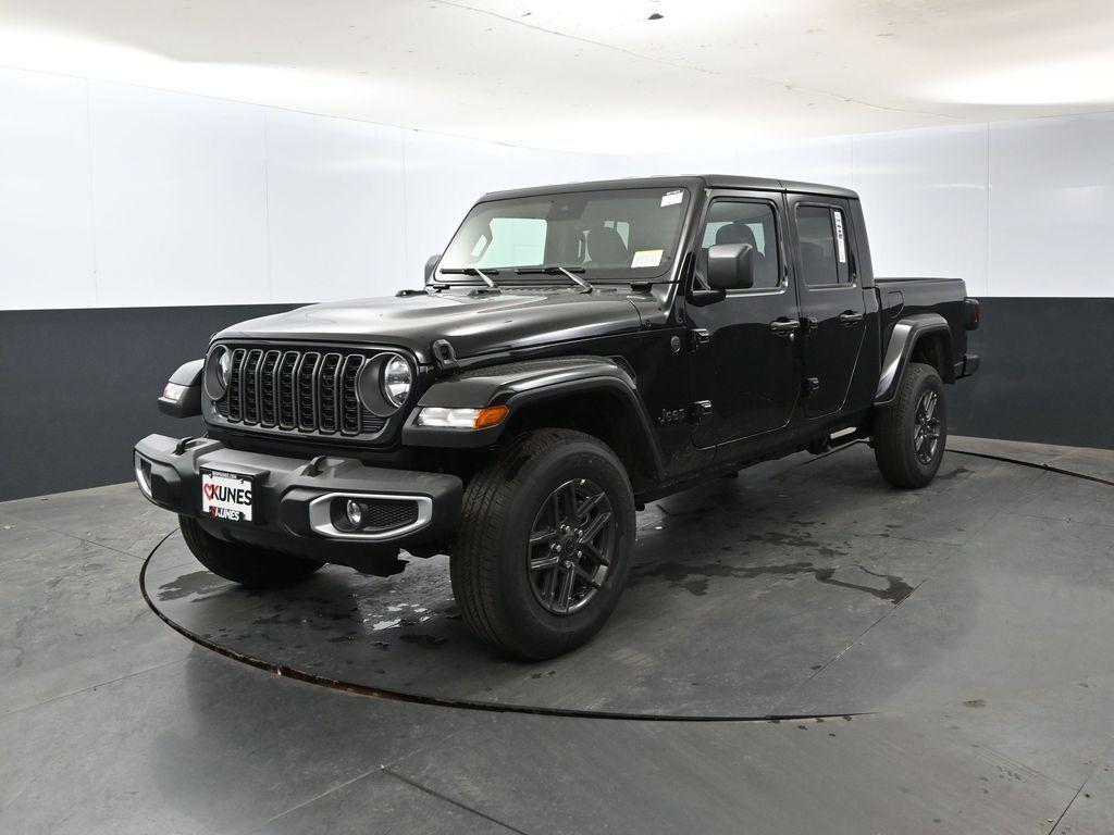 new 2025 Jeep Gladiator car, priced at $46,598