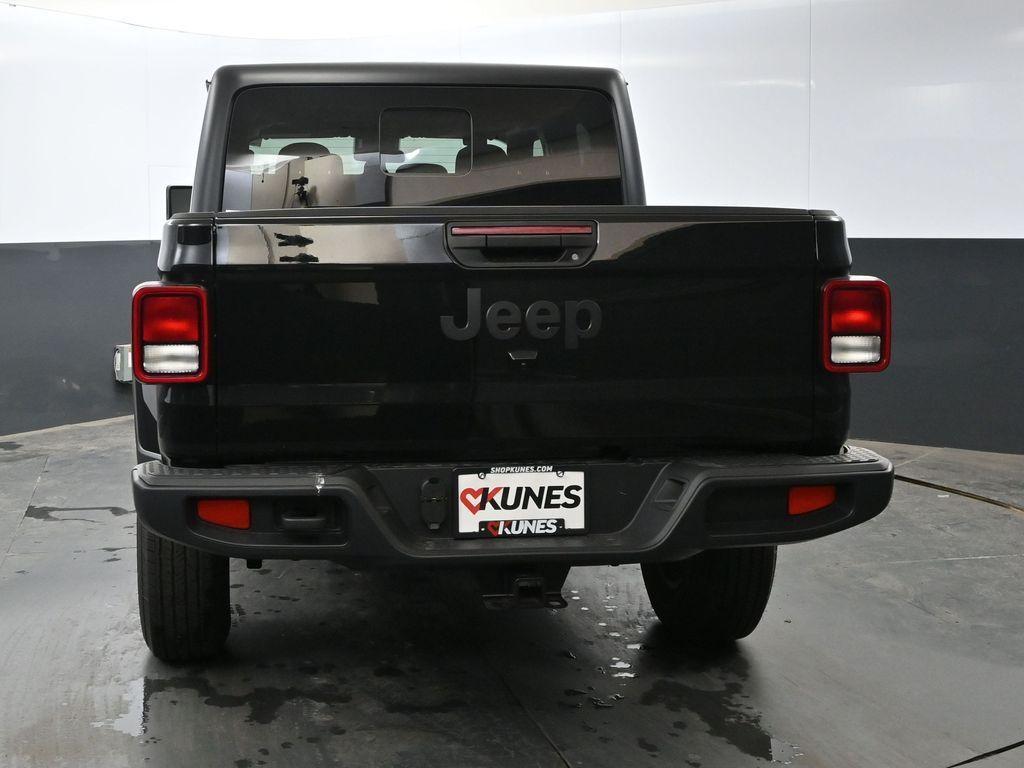 new 2025 Jeep Gladiator car, priced at $45,742