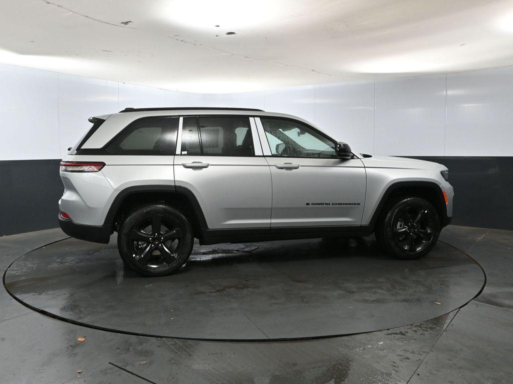 new 2025 Jeep Grand Cherokee car, priced at $45,150