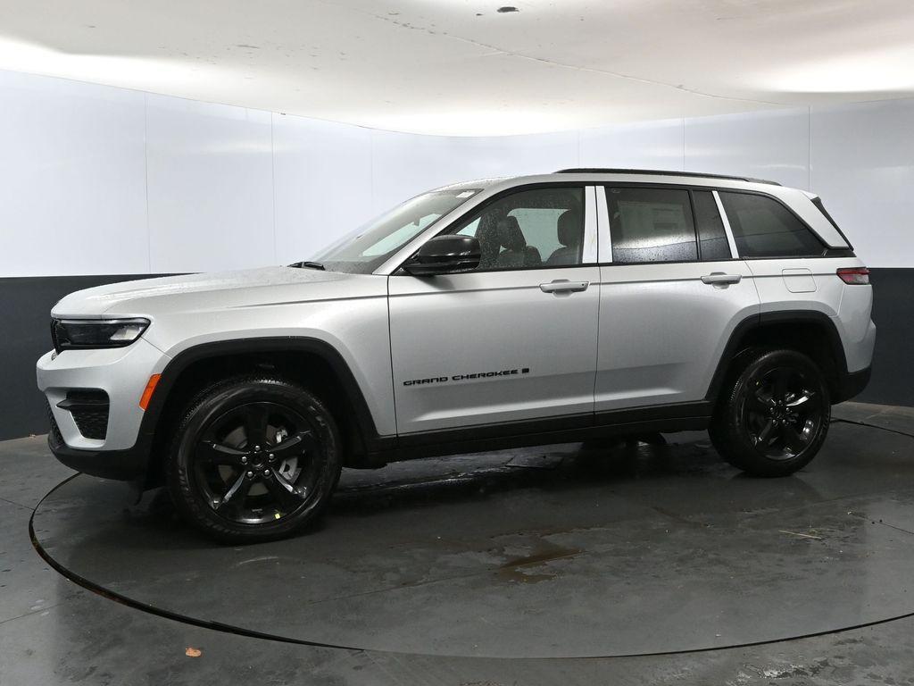 new 2025 Jeep Grand Cherokee car, priced at $42,114