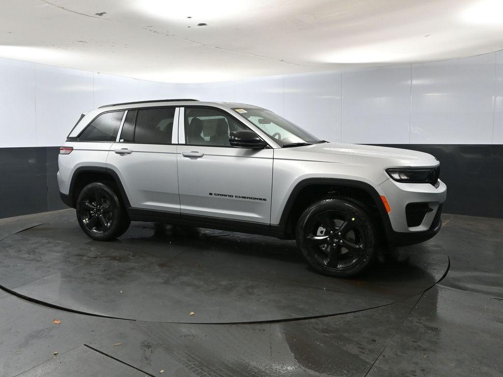 new 2025 Jeep Grand Cherokee car, priced at $45,150