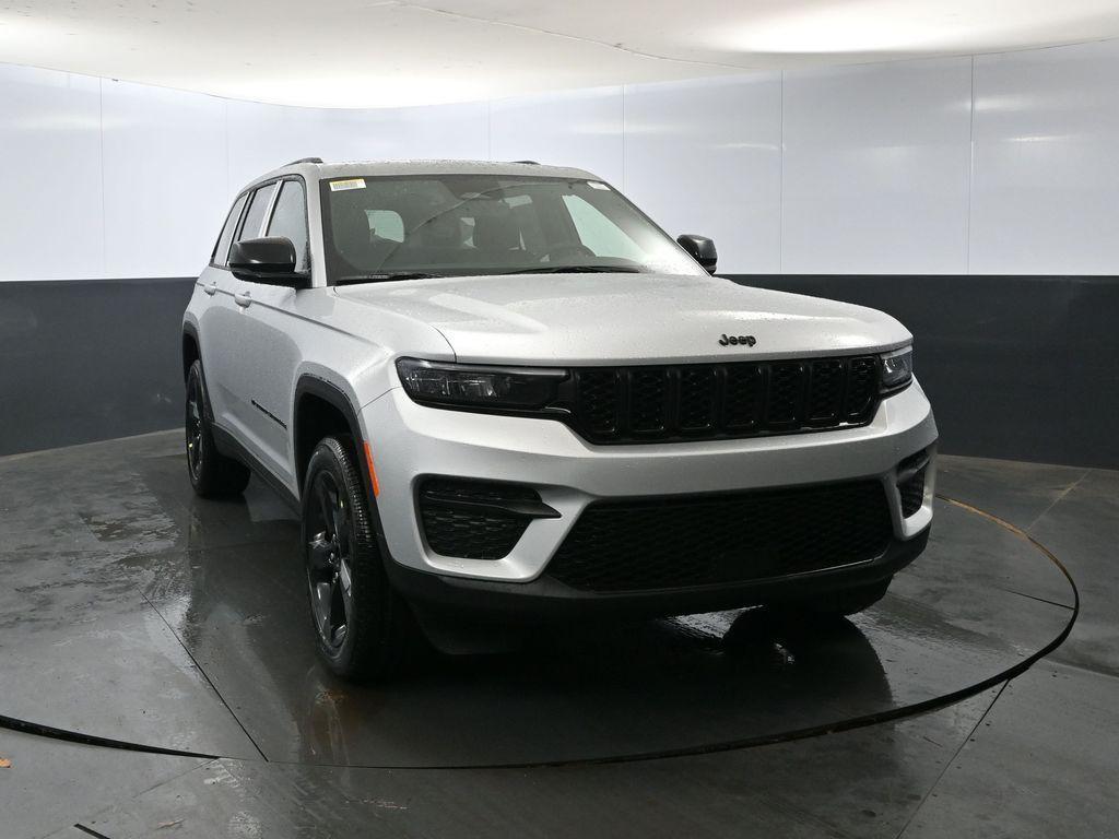 new 2025 Jeep Grand Cherokee car, priced at $45,150