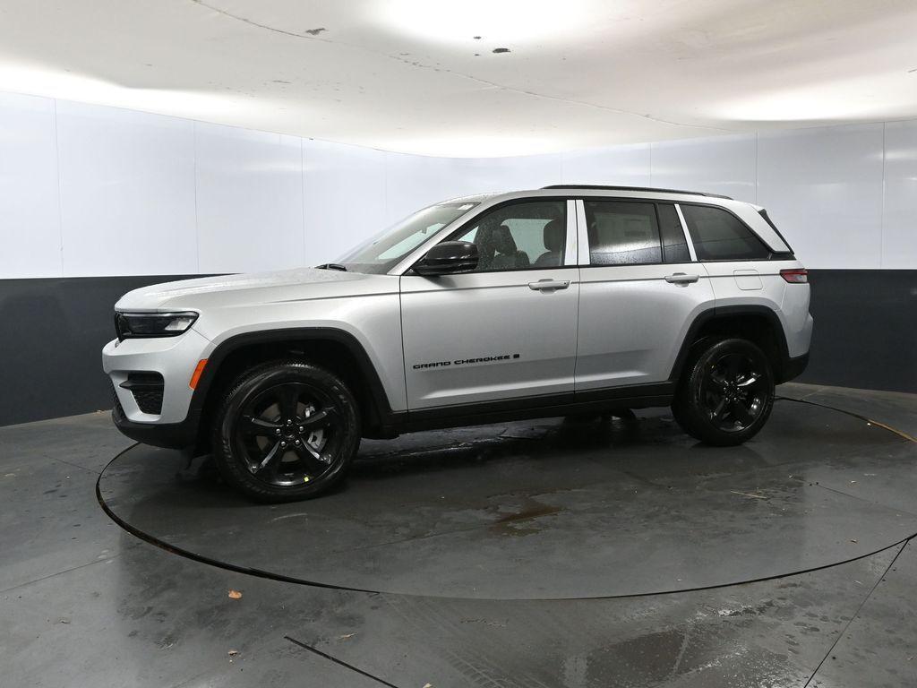 new 2025 Jeep Grand Cherokee car, priced at $45,150