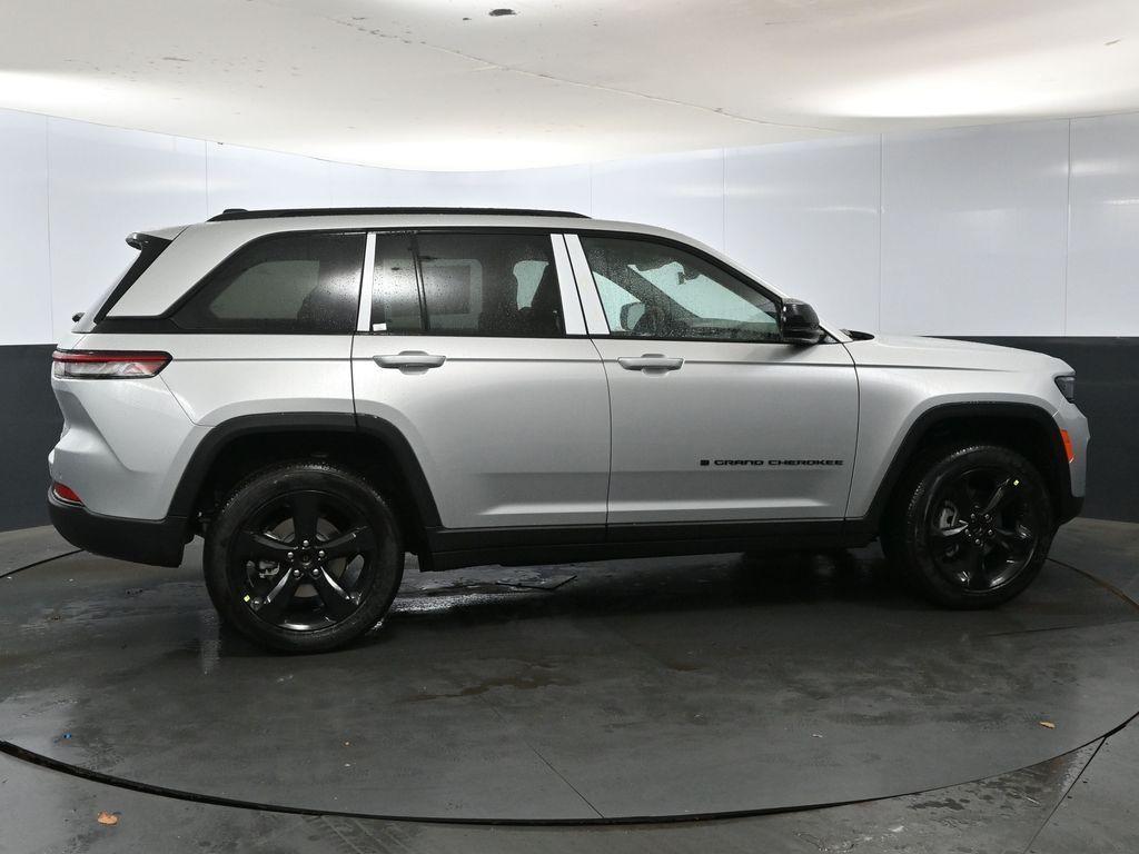 new 2025 Jeep Grand Cherokee car, priced at $42,114