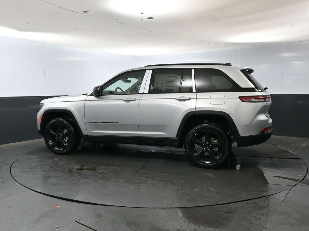 new 2025 Jeep Grand Cherokee car, priced at $45,150
