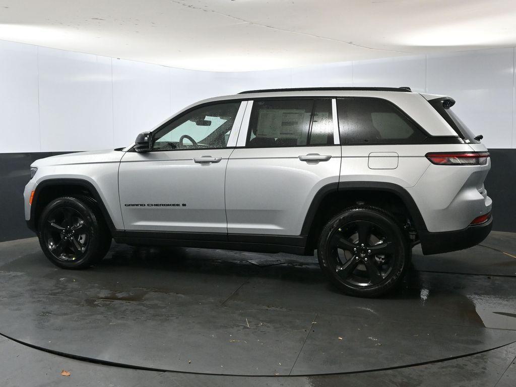 new 2025 Jeep Grand Cherokee car, priced at $42,114