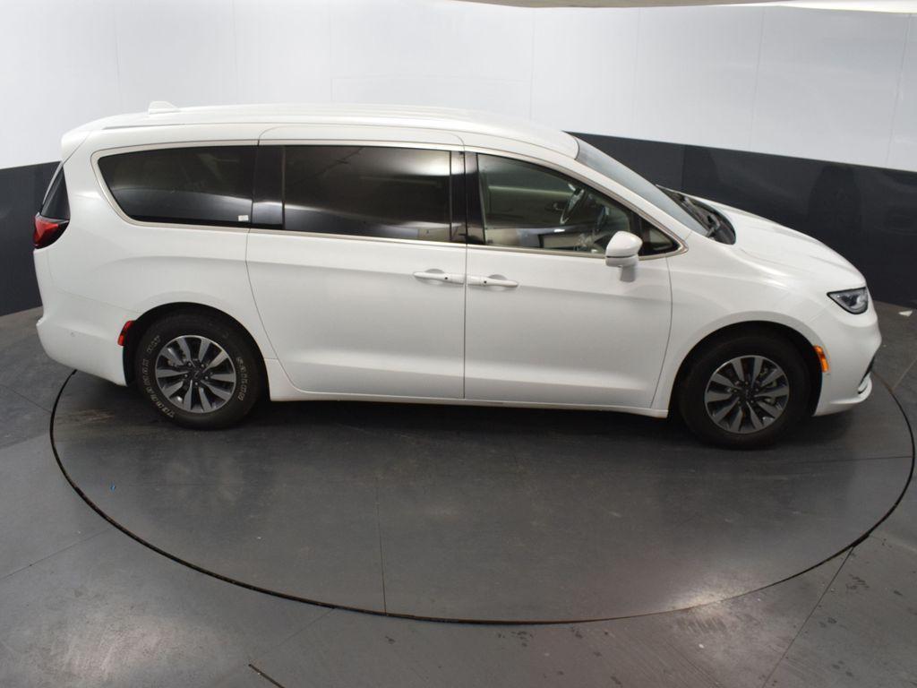 used 2022 Chrysler Pacifica Hybrid car