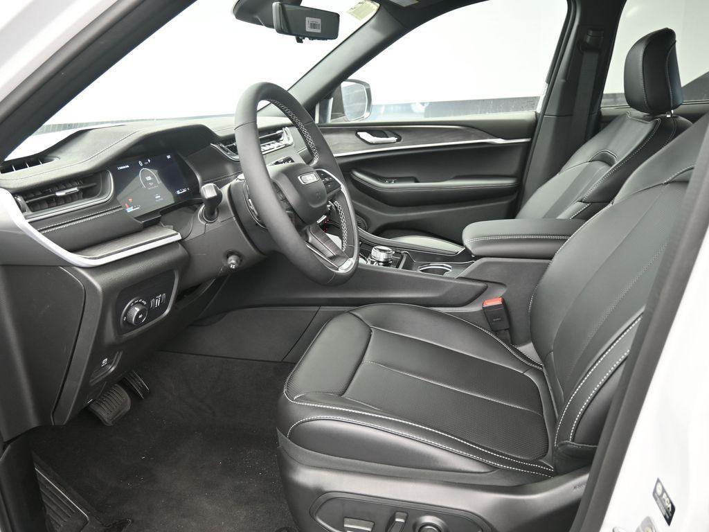 new 2025 Jeep Grand Cherokee car, priced at $50,255