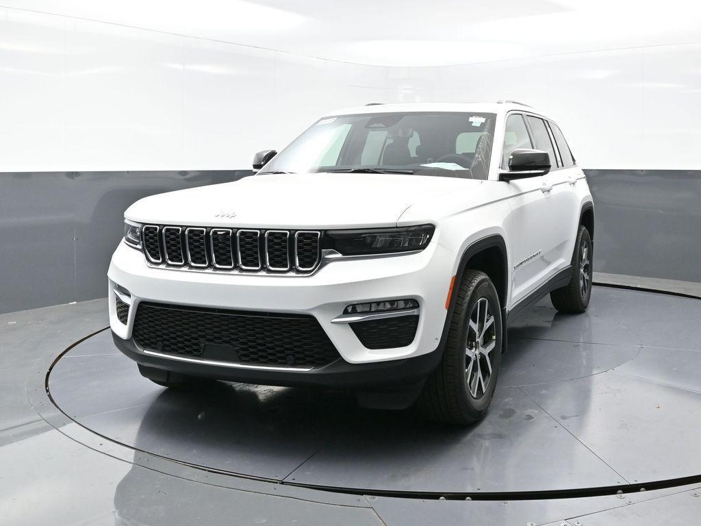 new 2025 Jeep Grand Cherokee car, priced at $50,255