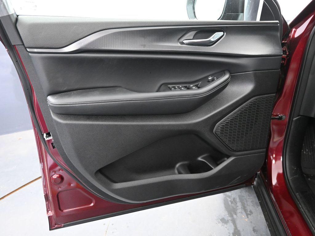 used 2025 Jeep Grand Cherokee car, priced at $41,523