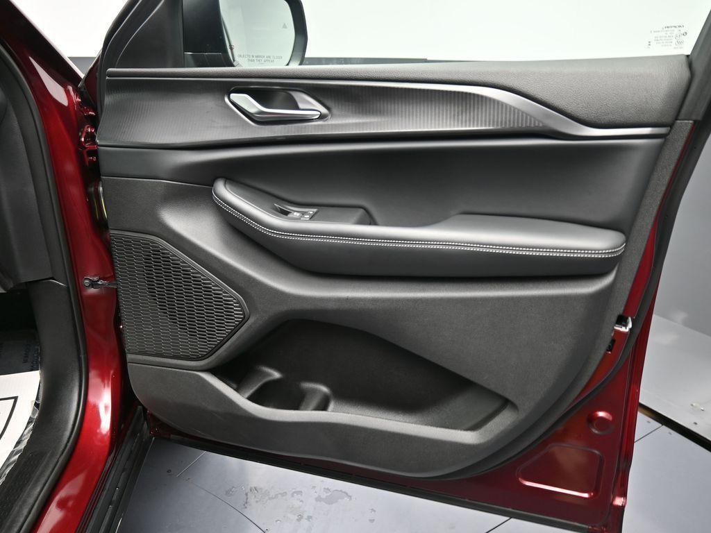 used 2025 Jeep Grand Cherokee car, priced at $41,523