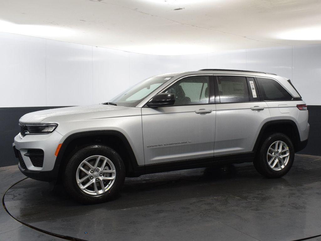 new 2025 Jeep Grand Cherokee car, priced at $38,576