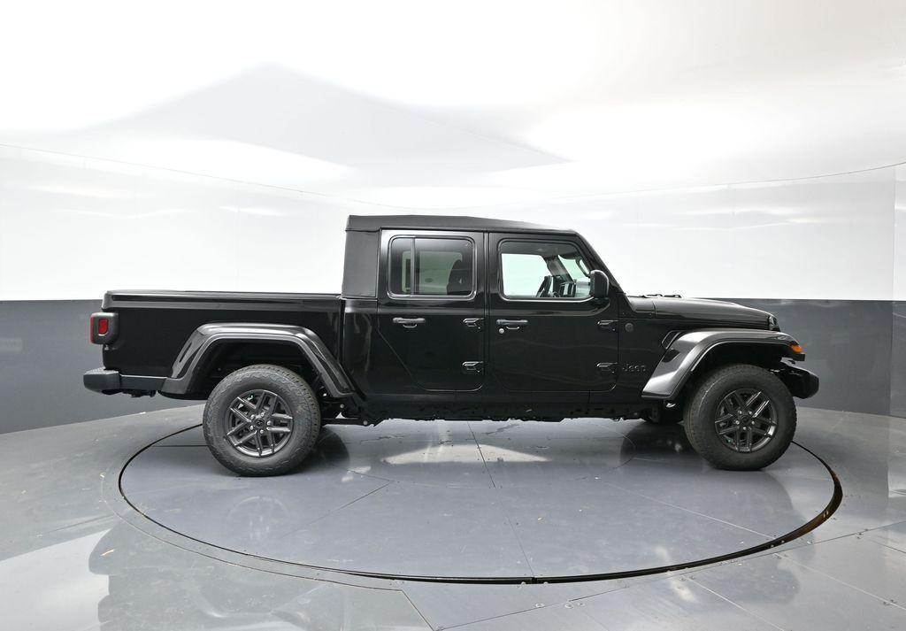new 2026 Jeep Gladiator car, priced at $49,006