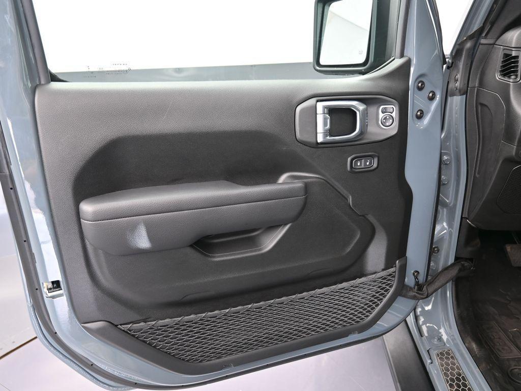 new 2025 Jeep Wrangler car, priced at $49,347