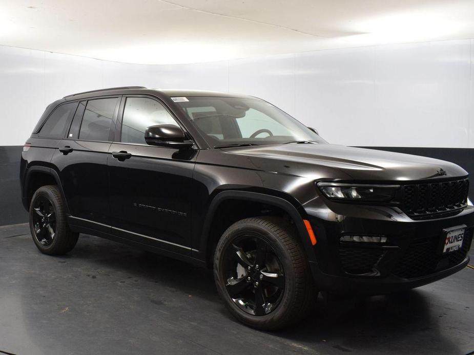 new 2024 Jeep Grand Cherokee car, priced at $40,172